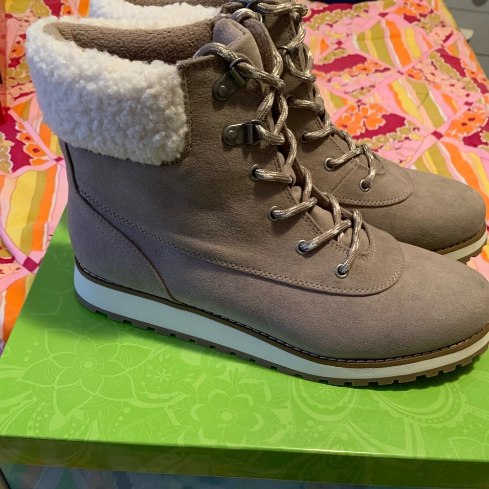 Old Navy, Faux Fur, Water & Stain Repellant Boots
